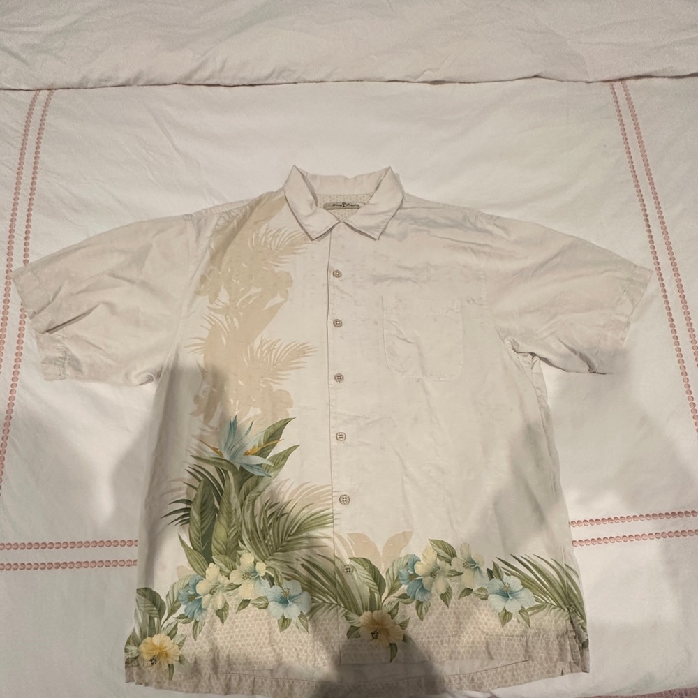 Tommy bahama L silk Floral Short Sleeve Button-Up Shirt